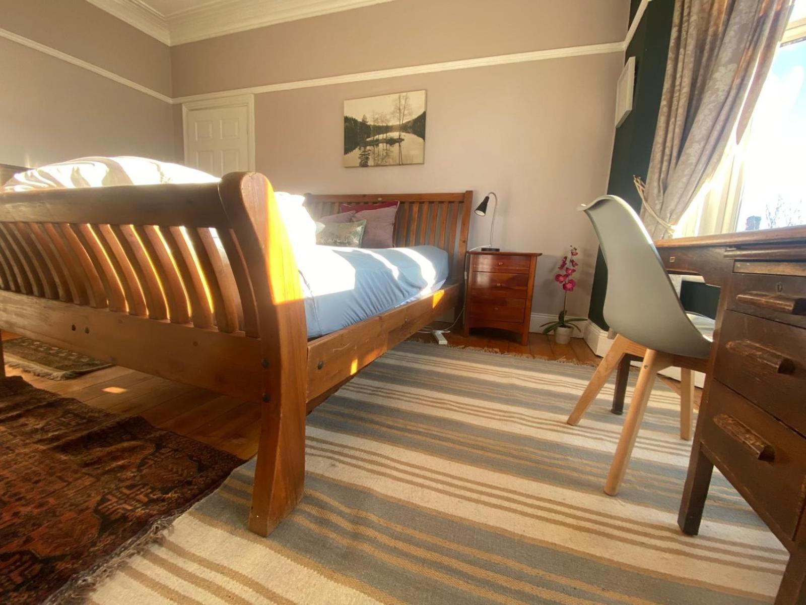 Large, Comfy Close To Centre - Guest house Newcastle upon Tyne