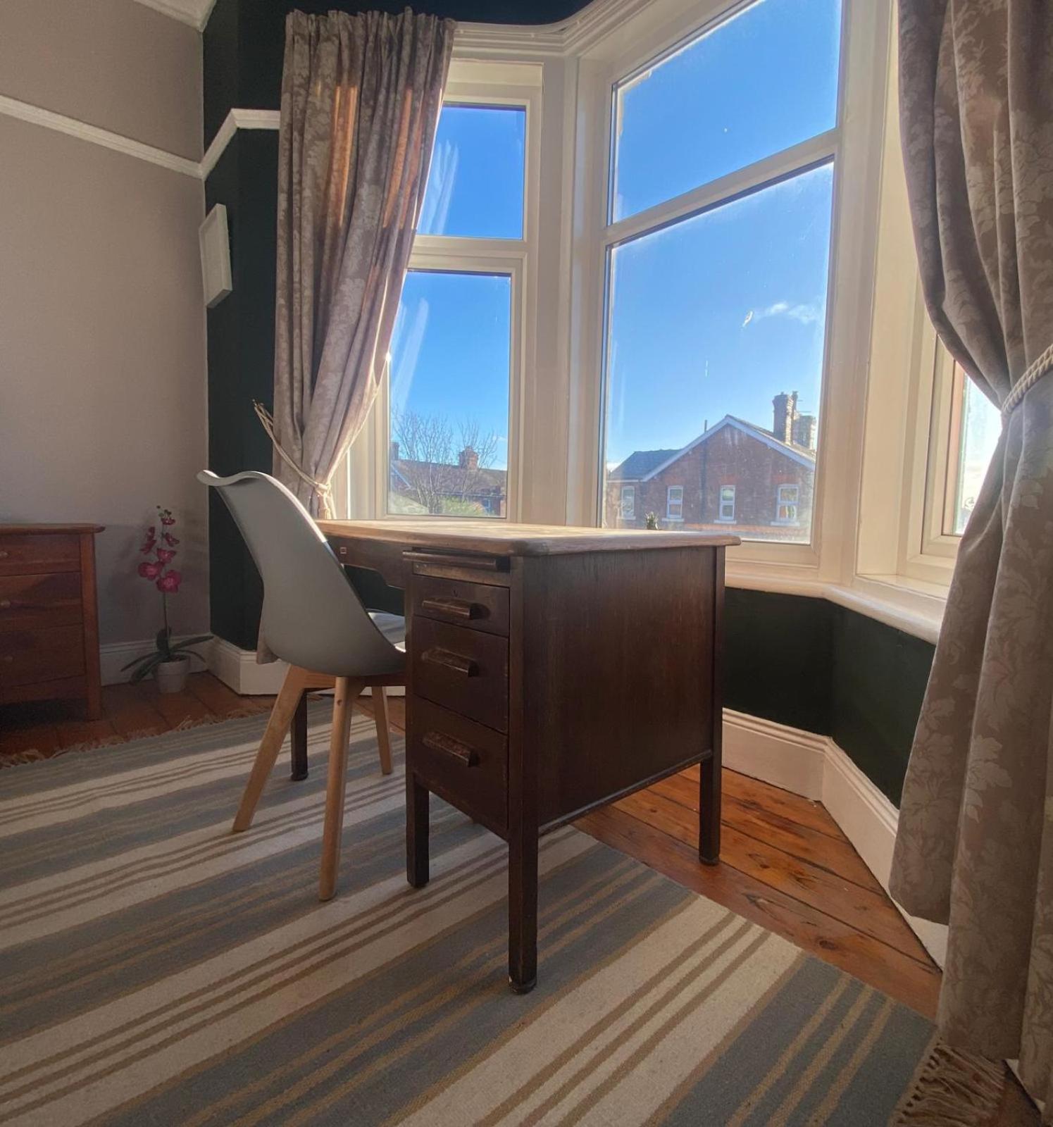 Large, Comfy Close To Centre - Guest house Newcastle upon Tyne