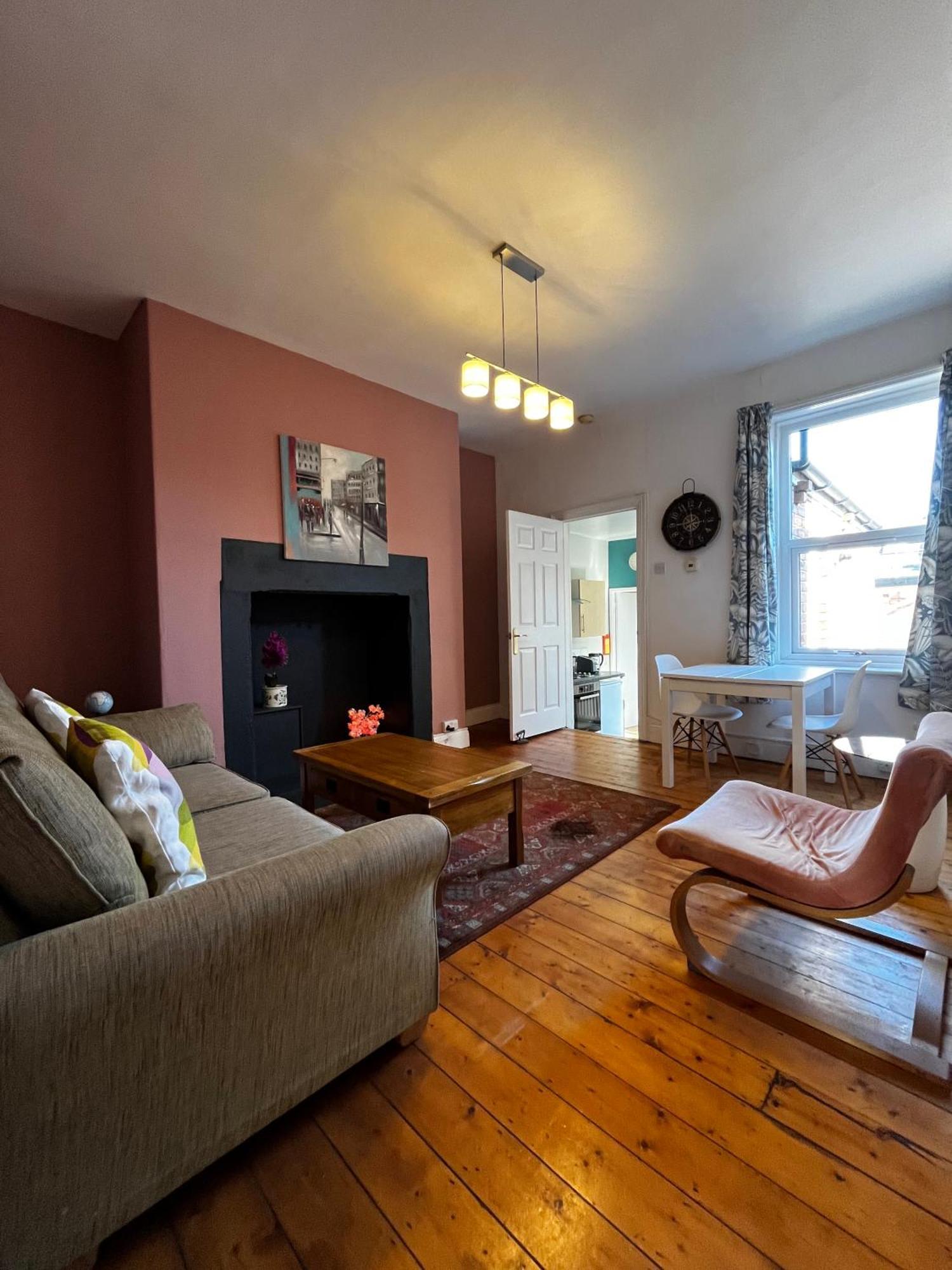 Large, Comfy Close To Centre - Guest house Newcastle upon Tyne