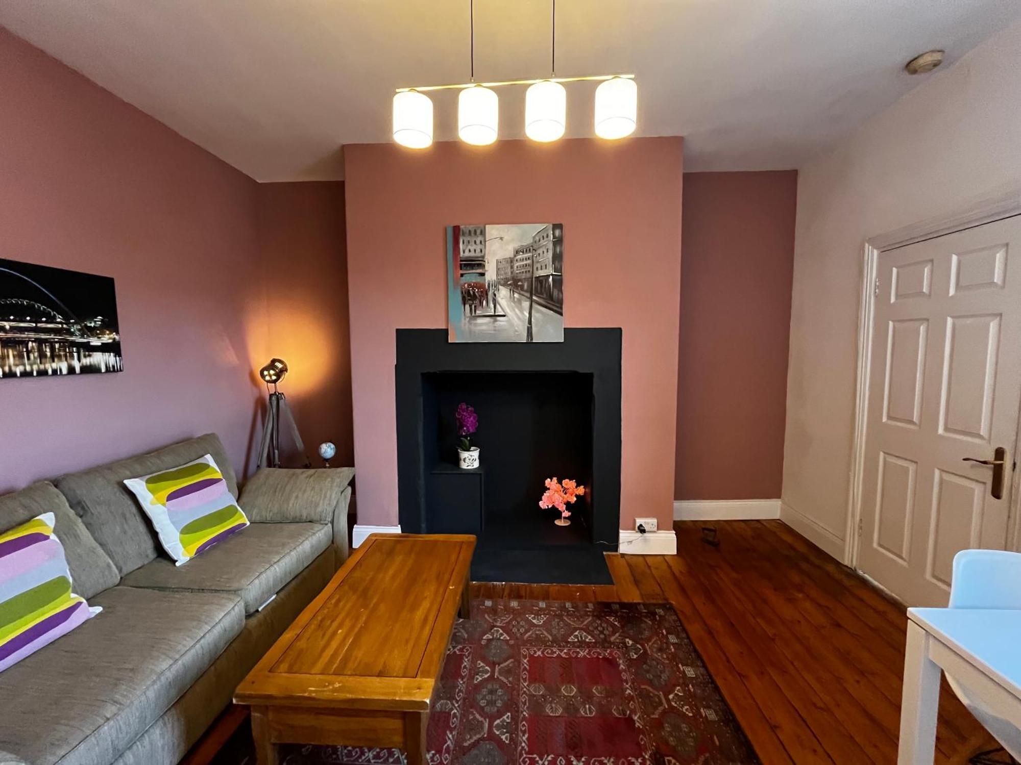 Large, Comfy Close To Centre -